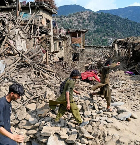 Сильное землетрясение магнитудой 6,3 произошло вблизи Мазари-Шарифа в Афганистане