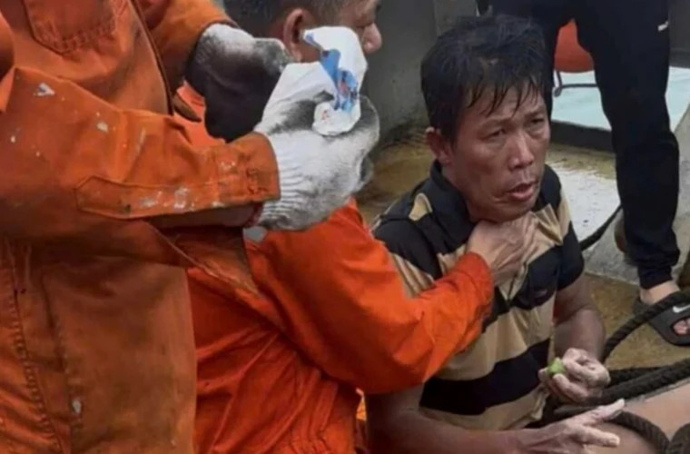 Спасение троих вьетнамцев, унесенных тайфуном Калмаеги, спустя 40 часов в море