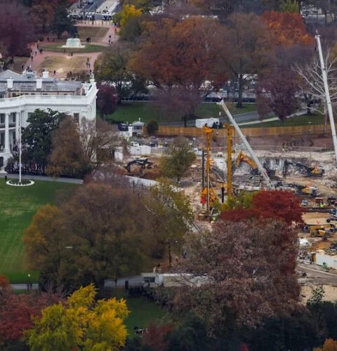 Трамп снес исторический восточный флигель Белого дома для строительства нового бального зала