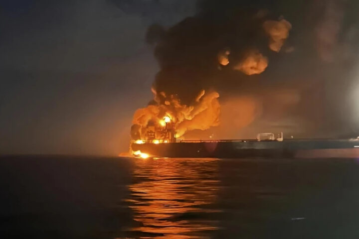 Турция начала буксировку поврежденного в результате взрыва танкера Virat