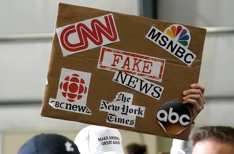 В Белом доме запущен виртуальный "зал позора" для СМИ, распространителей фейков