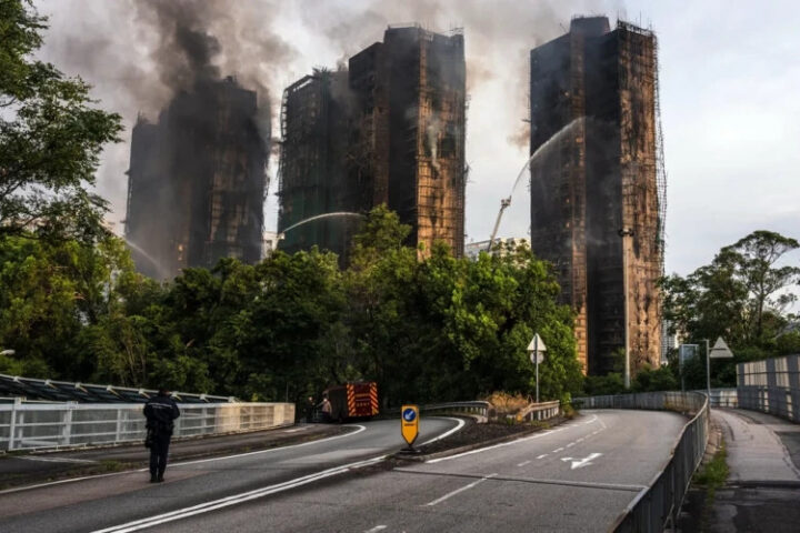 В Гонконге в результате крупного пожара погибло 55 человек, задержаны трое подозреваемых