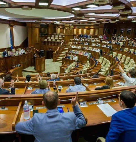 В парламенте Молдовы заменят восемь депутатов от партии PAS