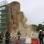В Риме обрушилась историческая башня, спасатели ищут пострадавших под завалами