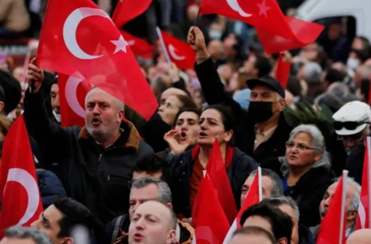 В Стамбуле прошли протесты против гендерного насилия: 2000 участников требуют действий от властей