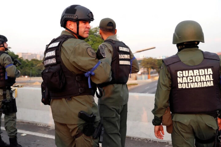 Венесуэла объявила о массовой мобилизации в ответ на переброску американских войск в Карибы