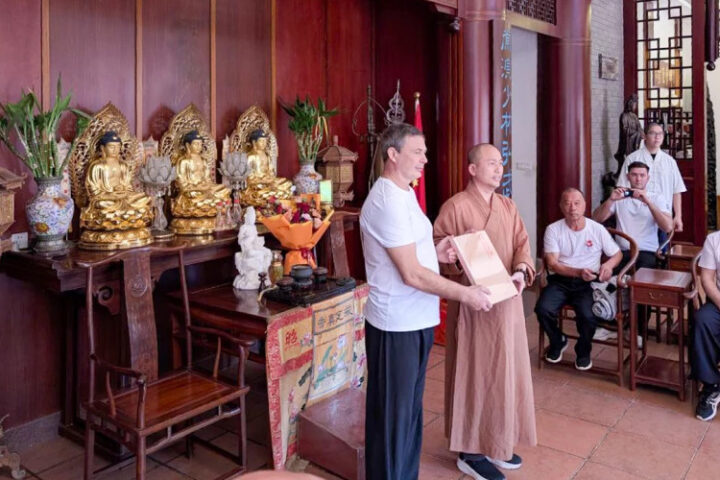 Виктор Панасюк стал наследником стиля «Кулак Белого Журавля» в Юнчуне, Китай