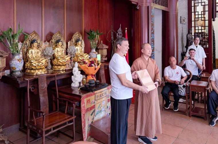 Виктор Панасюк стал наследником стиля «Кулак Белого Журавля» в Юнчуне, Китай