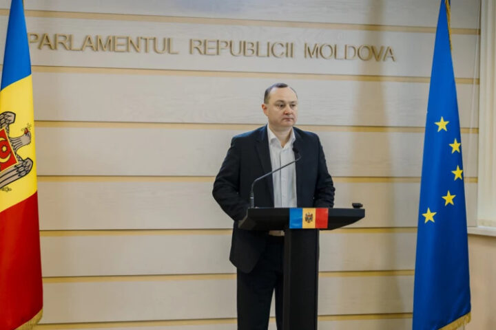 Влад Батрынча обвинил парламентское большинство в нарушении принципа пропорциональности формирования групп дружбы