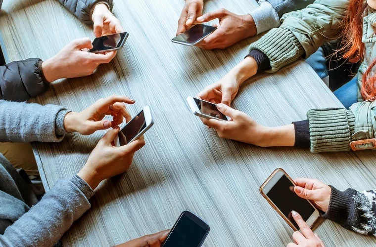 Власти Малайзии с 2026 года запретят соцсети для пользователей младше 16 лет