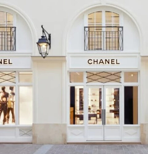 Вооружённые грабители пытались ограбить бутик Chanel в Париже, ранив охранника