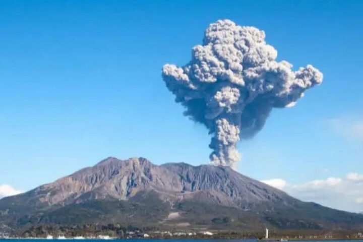 Вулкан Сакурадзима снова извергся в префектуре Кагосима в Японии ночью 16 ноября