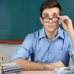 Учителя в регионах России готовят предупредительную акцию из-за низких зарплат