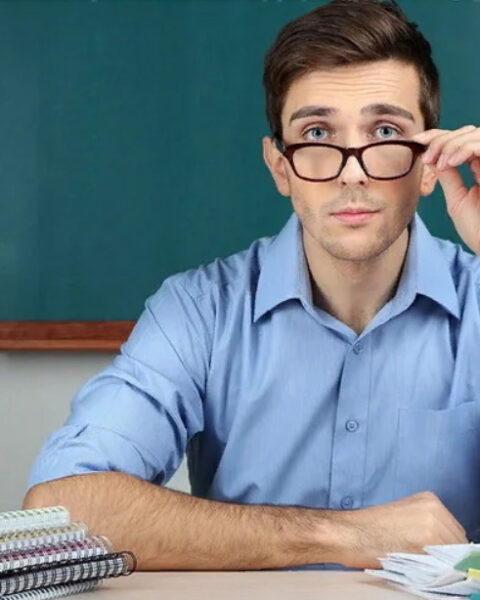 Учителя в регионах России готовят предупредительную акцию из-за низких зарплат