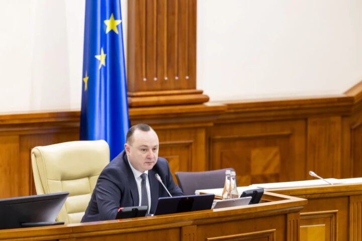 Батрынча раскритиковал блокировку инициатив оппозиции парламентским большинством