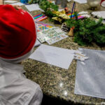 Депутаты Молдовы подарят новогодние сувениры 101 ребенку с инвалидностью