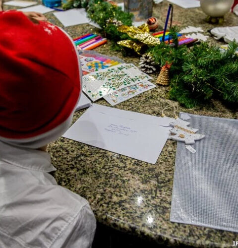 Депутаты Молдовы подарят новогодние сувениры 101 ребенку с инвалидностью