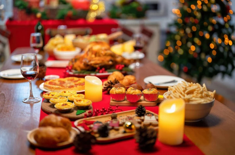 Диетолог назвал опасные блюда новогоднего стола и последствия чрезмерного переедания