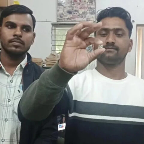 Два друга из Индии нашли редкий алмаз стоимостью свыше 50 000 долларов