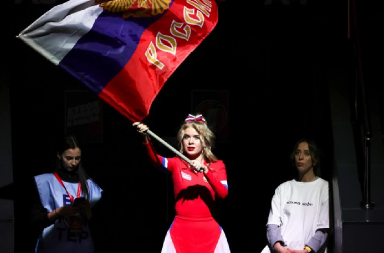 FIDE разрешила командам из России и Беларуси участие в турнирах, обсуждение символов для взрослых продолжается