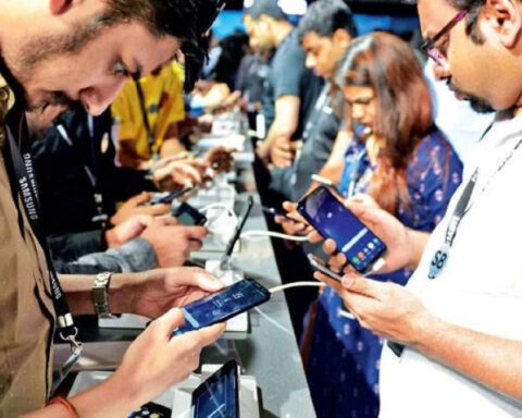 Индия обязывает производителей смартфонов устанавливать приложение кибербезопасности на новые устройства