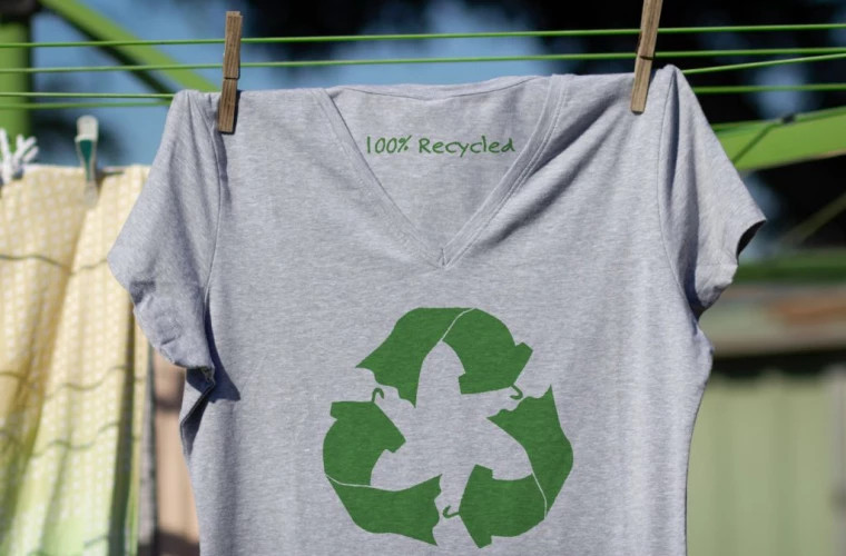 Исследование раскрывает вред переработанного полиэстера: бренды завышают экологические обещания