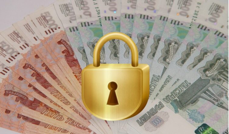 Крупные переводы под контролем: банки в России блокируют операции без суда