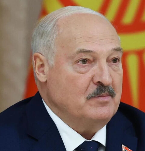 Лукашенко подарил Трампу икону и ювелирное изделие во время визита спецпосланника США