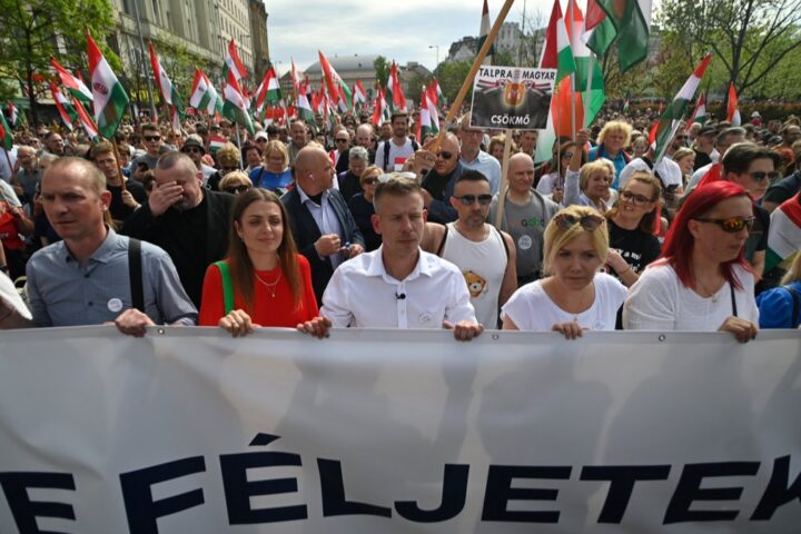 Массовые протесты в Будапеште из-за насилия над детьми