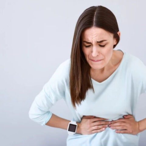 Наиболее частые причины боли в животе: от пищеварительных проблем до серьезных заболеваний