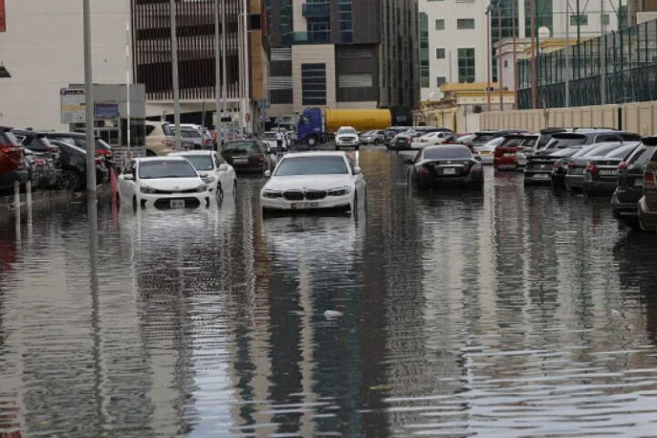 Наводнения в Дубае: часть жителей переведена на удалённую работу после сильных дождей