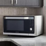 Опасные материалы: что нельзя разогревать в микроволновке