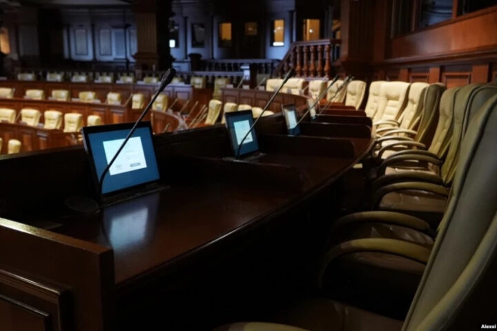 Оппозиция осуждает инициативу PAS по изменению Регламента парламента