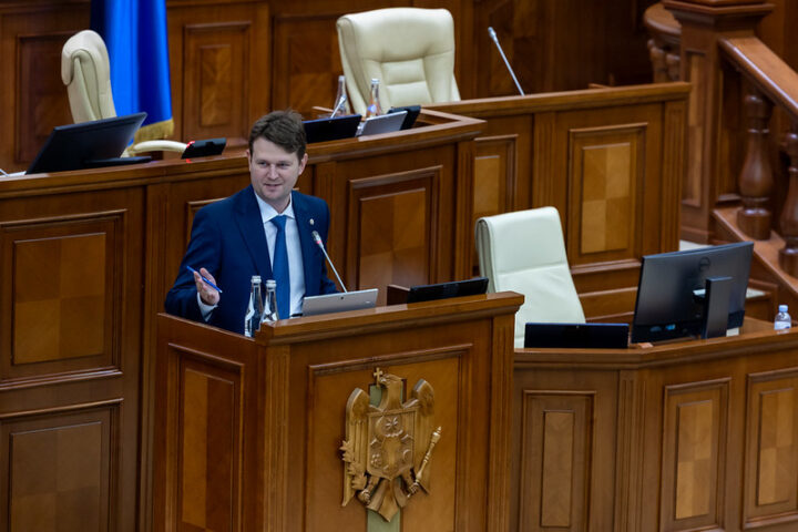 Парламент Молдовы одобрил госбюджет на 2026 год в первом чтении