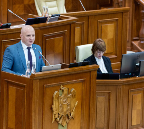 Парламент Молдовы упрощает получение 26 разрешительных документов для предпринимателей