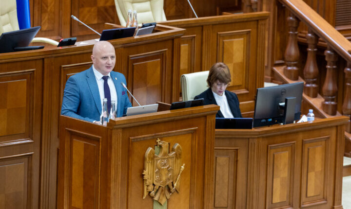 Парламент Молдовы упрощает получение 26 разрешительных документов для предпринимателей