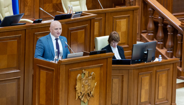 Парламент Молдовы упрощает получение 26 разрешительных документов для предпринимателей