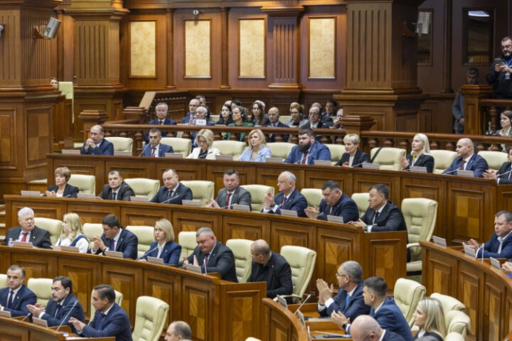 Парламент Молдовы вводит «Час голосования» и сокращает время дебатов, оппозиция критикует изменения как манипуляцию