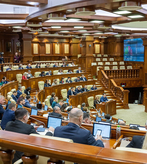 Парламент одобрил бюджет на 2026 год с дефицитом 20,9 млрд леев и увеличением доходов