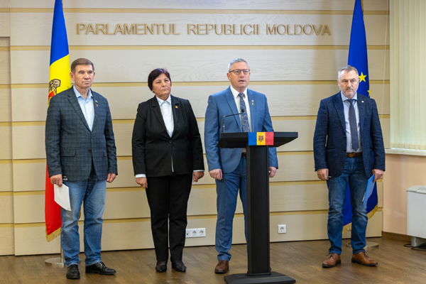 Партия PAS предлагает расширить критерии освобождения репатриантов от пошлин на ввоз автомобилей