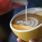 Почему не стоит пить кофе с молоком: влияние на здоровье и фигуру