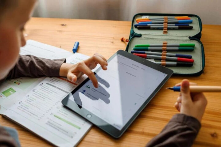 Правительство Германии вводит ежемесячные взносы на пенсионные накопления детей в размере 10 евро