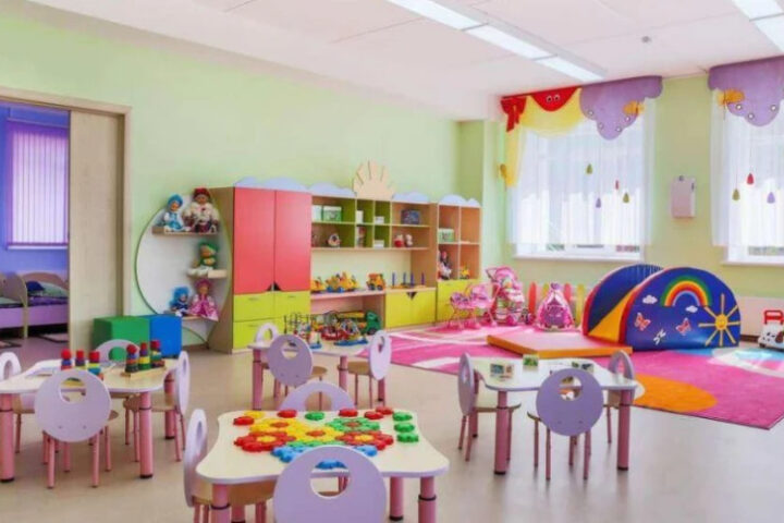 Правительство запускает третий этап программы "Услуги государственных яслей – работающие родители, дети в яслях"