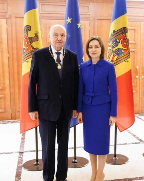 Президент Майя Санду вручила государственные награды за вклад в развитие Молдовы