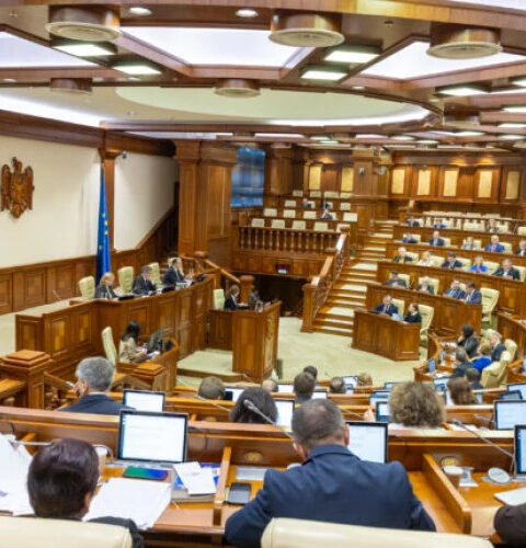 Promo-LEX: 56% принятых парламентом законопроектов ставят под сомнение прозрачность процессов