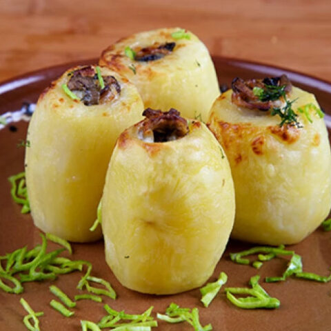 Рецепт картофеля, фаршированного брынзой и грибами