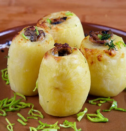 Рецепт картофеля, фаршированного брынзой и грибами