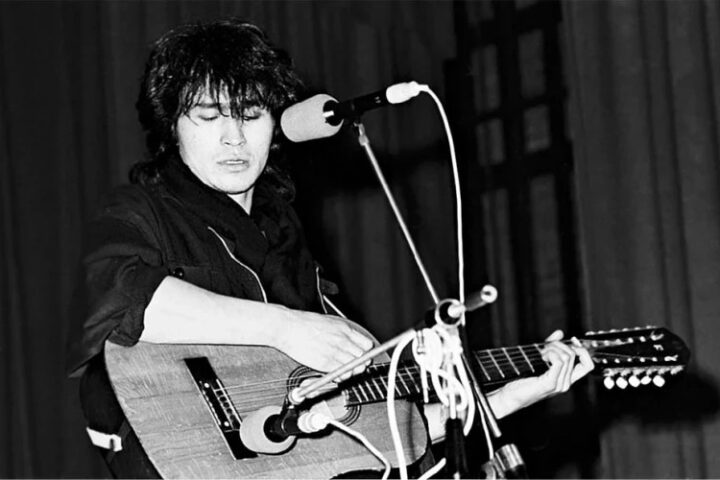 Рукопись песни Виктора Цоя "Спокойная ночь" будет продана на аукционе в Санкт-Петербурге