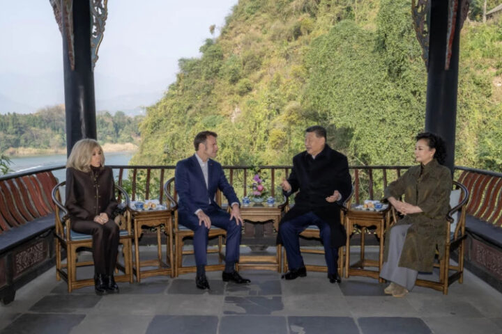 Си Цзиньпин и Эммануэль Макрон посетили древнюю ирригационную систему Дуцзянъянь в Сычуані