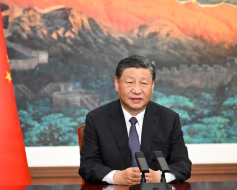 Си Цзиньпин призвал к улучшению управления киберпространством на коллективном заседании Политбюро